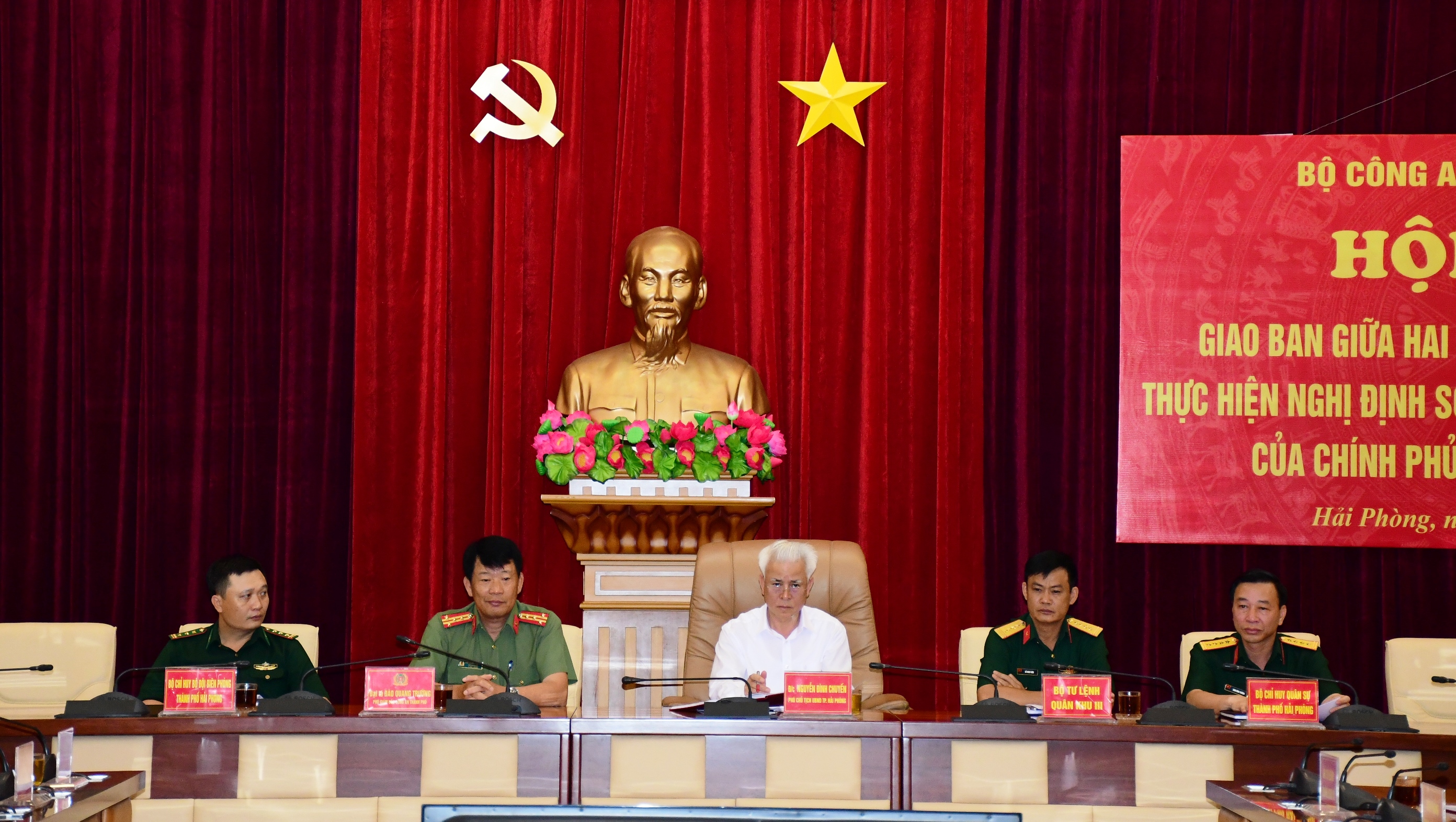 Đẩy mạnh công tác phối hợp giữa Bộ Công an và Bộ Quốc phòng trong bảo đảm an ninh quốc gia, giữ gìn trật tự, an toàn xã hội